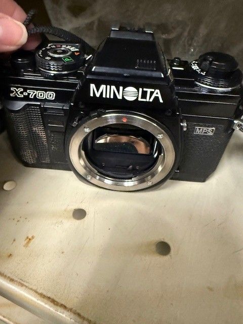 Vintage Minolta X-700 35mm SLR Film Camera with accessories - Image 2